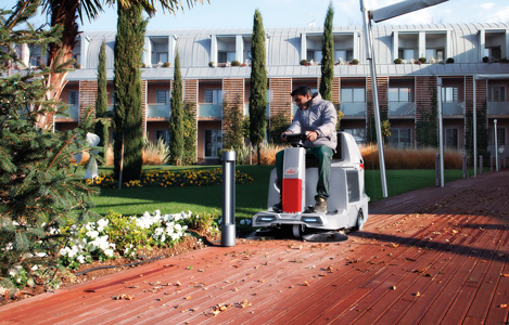 pulizia delle piscine